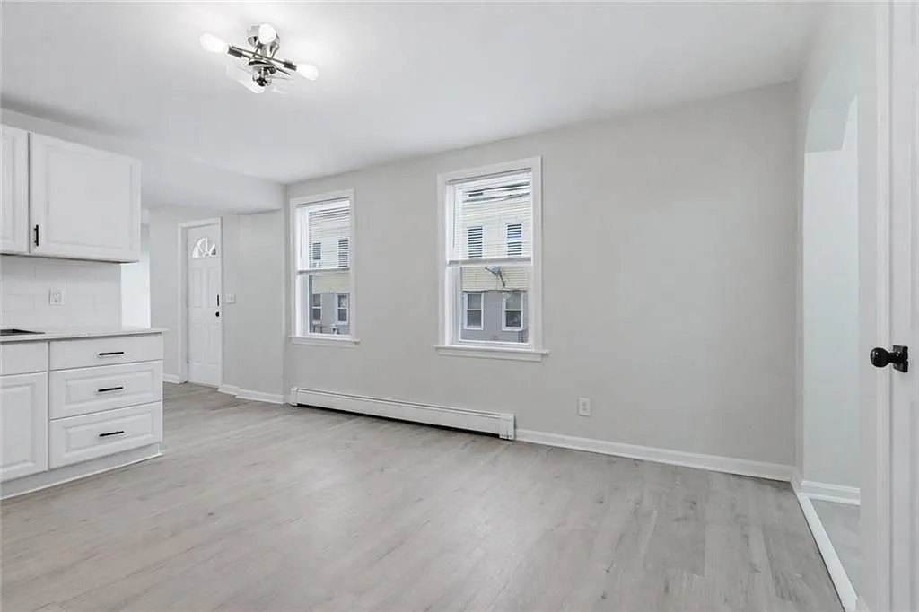2 bed, 1.0 bath, 1000 sqft, $1,750 — Photo 2