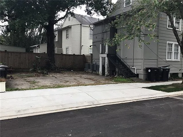1031 Leontine St #A — Photo 10