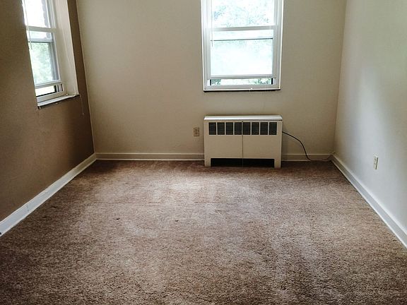 5th image of 824 Perry Hwy #7