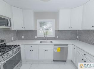 7 N Shore Blvd, Helmetta, NJ 08828