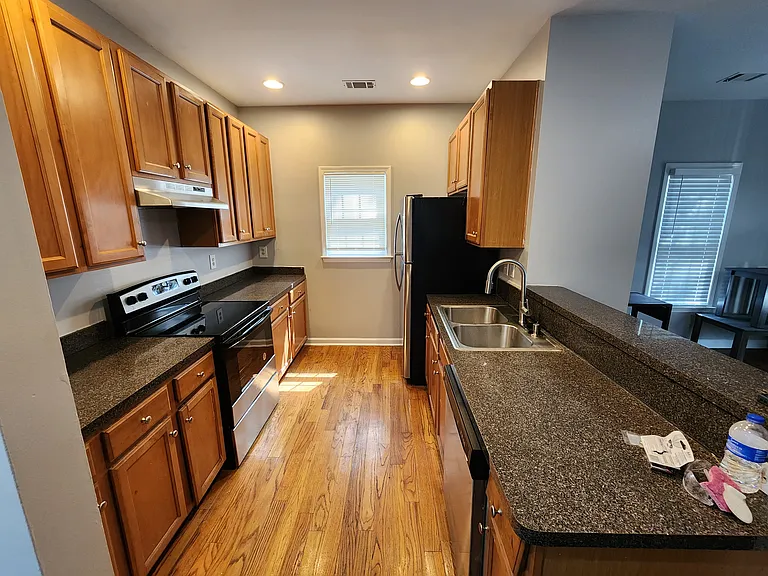 901 Hall St NW #B — Photo 6