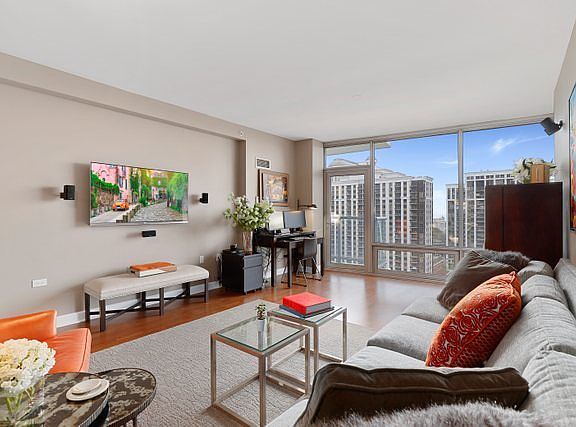 4th image of 100 14th St APT 1302