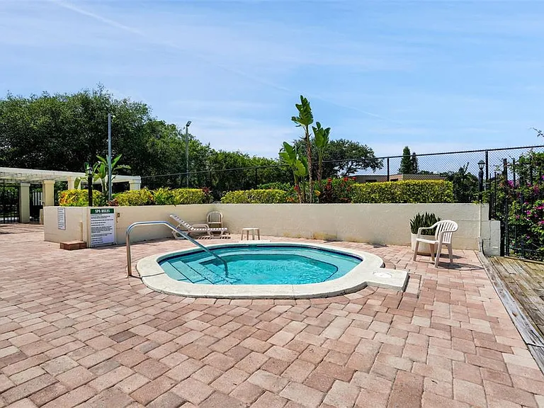 15217 W Pond Woods Dr — Photo 63