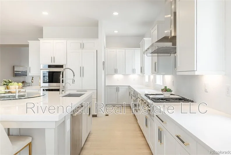 5 bed, 5.0 bath, 5733 sqft, $6,490 — Photo 3
