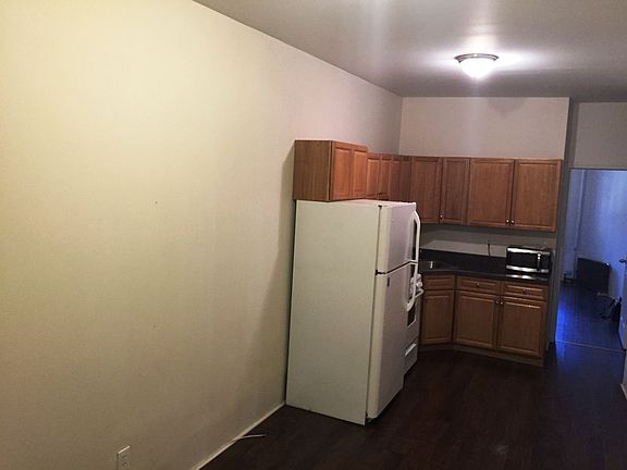 5th image of 11-20 47th Ave #1