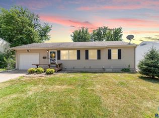 3909 E 21st St, Sioux Falls, SD 57103