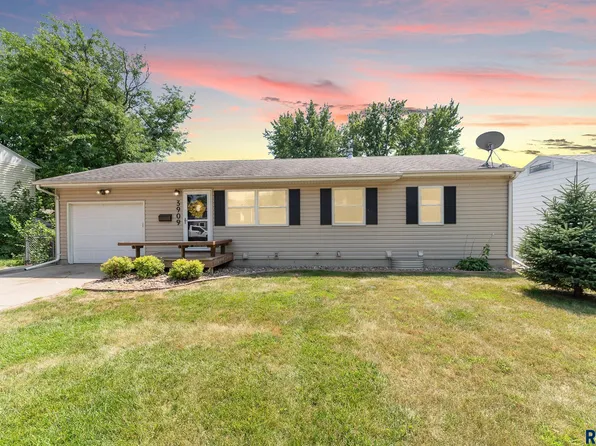 3909 E 21st St, Sioux Falls, SD 57103