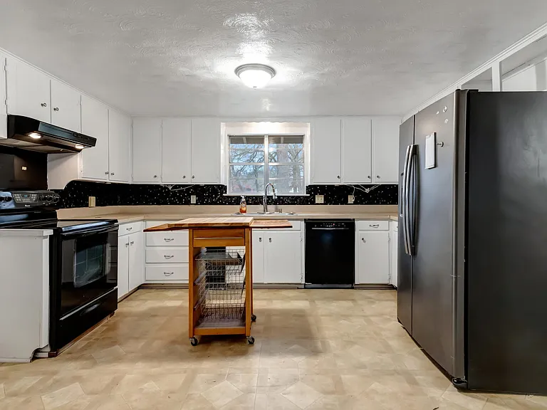 410 Shady Ln — Photo 17