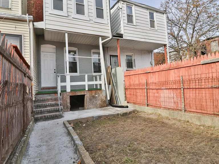 1303 James St — Photo 51