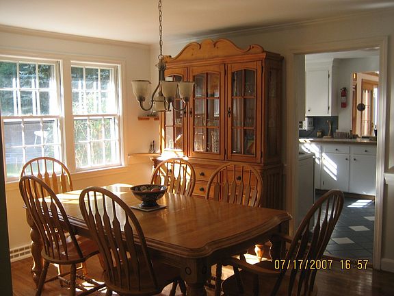 Sunny Dining room