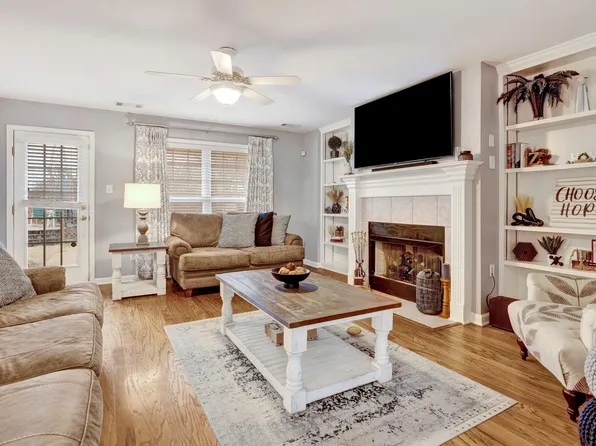 327 Mayhurst Ln, Cordova, TN 38018