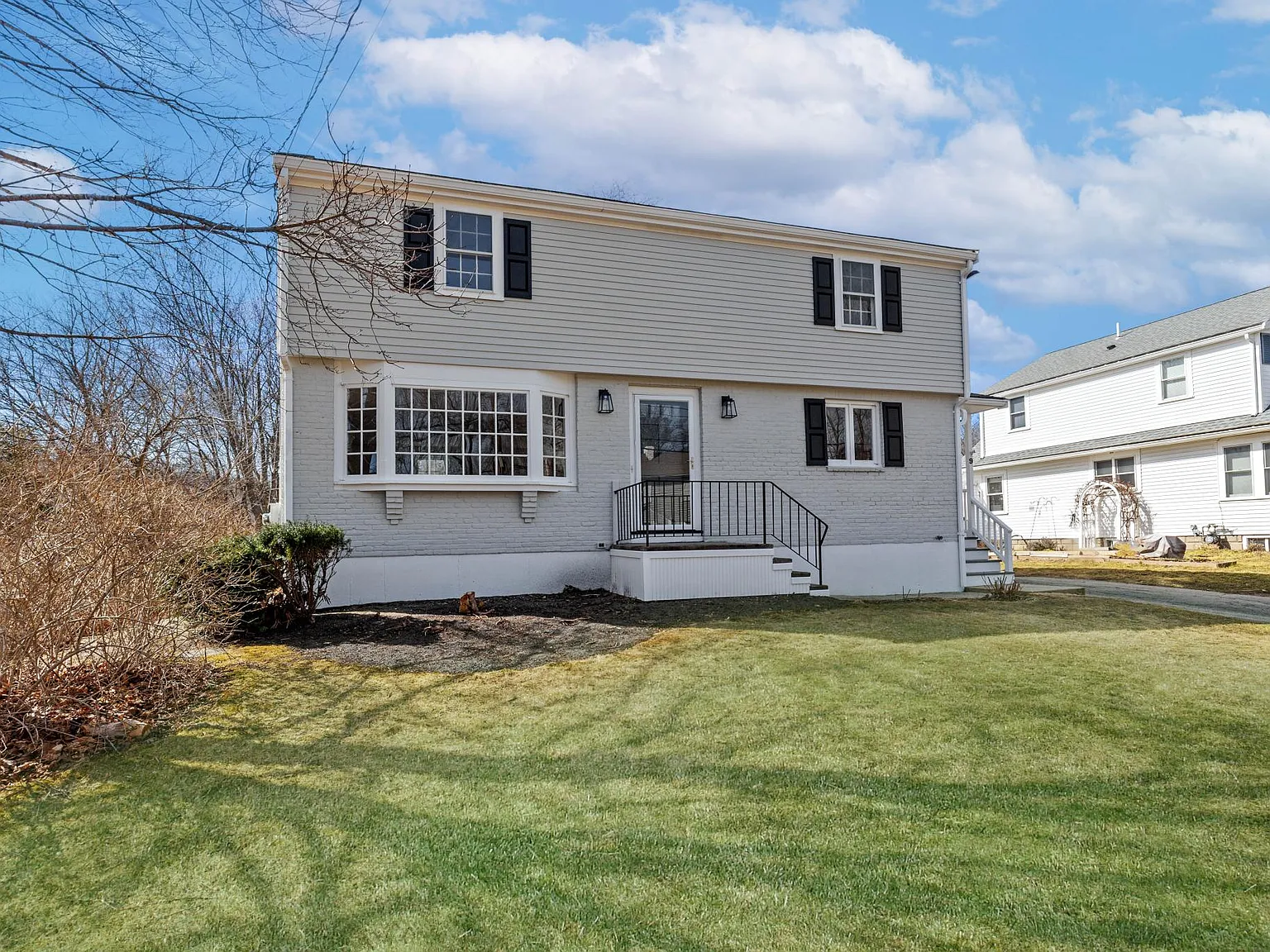 4 bed, 1.5 bath, 1905 sqft, $4,500 — Photo 1