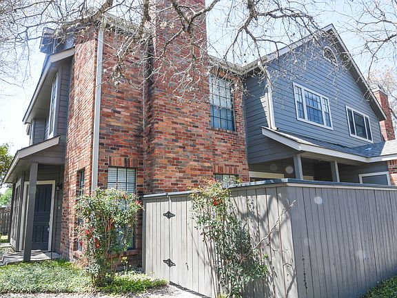 2nd image of 9 Chapel Hill Cir