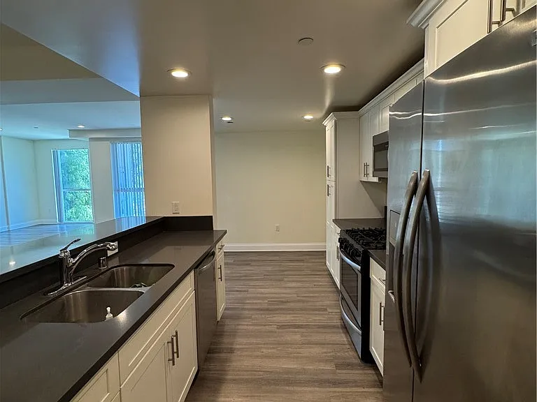 14934 Burbank Blvd #202 — Photo 2