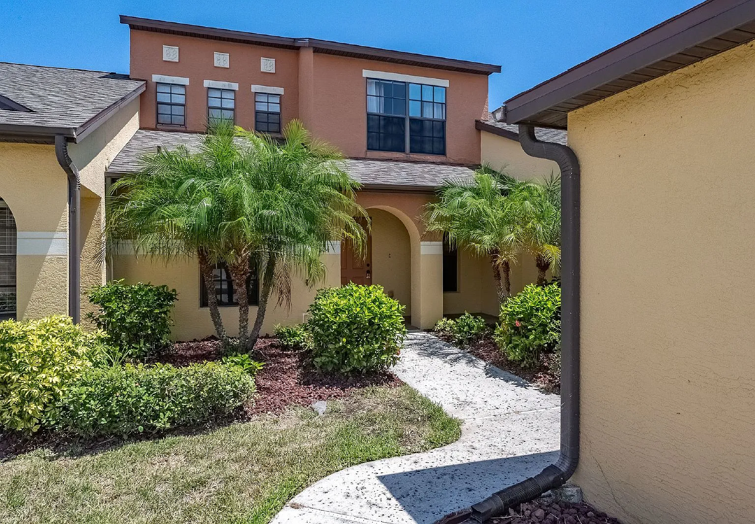 3 bed, 2.0 bath, 1277 sqft, $1,799 — Photo 4