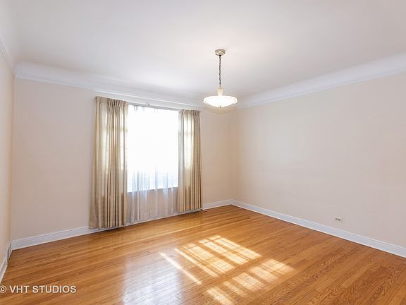 3rd image of 10553 S Eberhart Ave