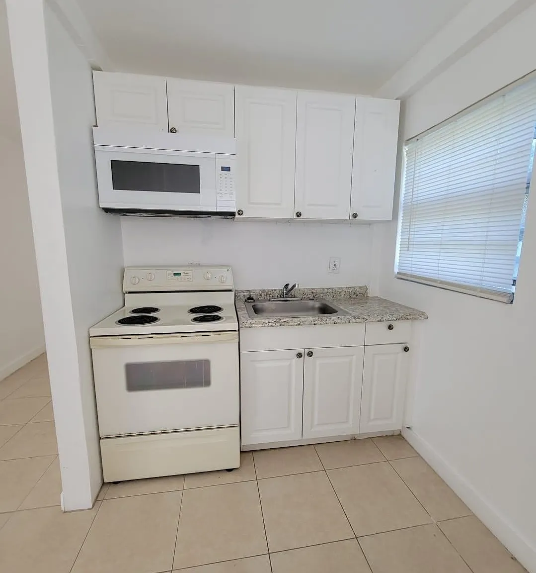 Studio, 1.0 bath, 1916 sqft, $1,350 — Photo 3