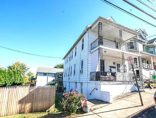 6 Oak St E #1 Photo 1