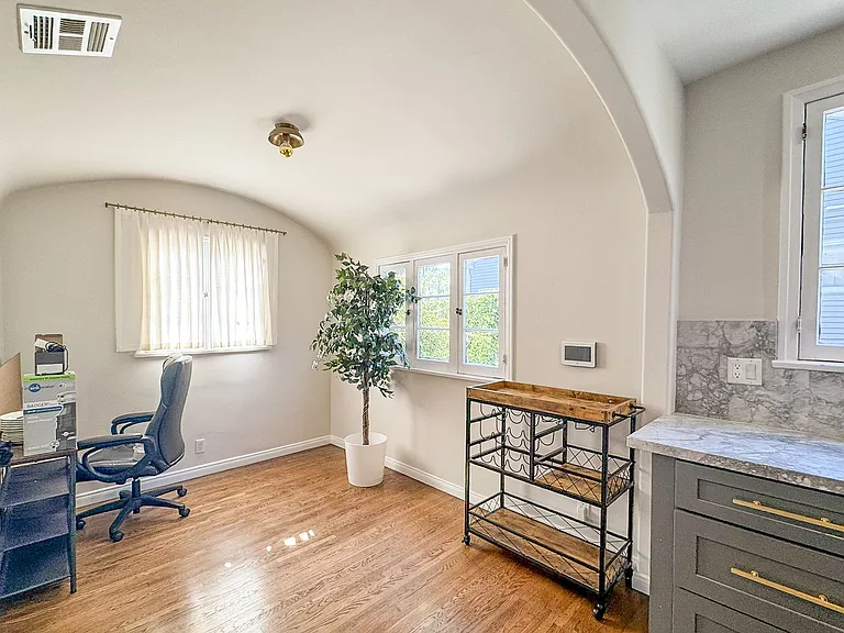 345 Westbourne Dr — Photo 12