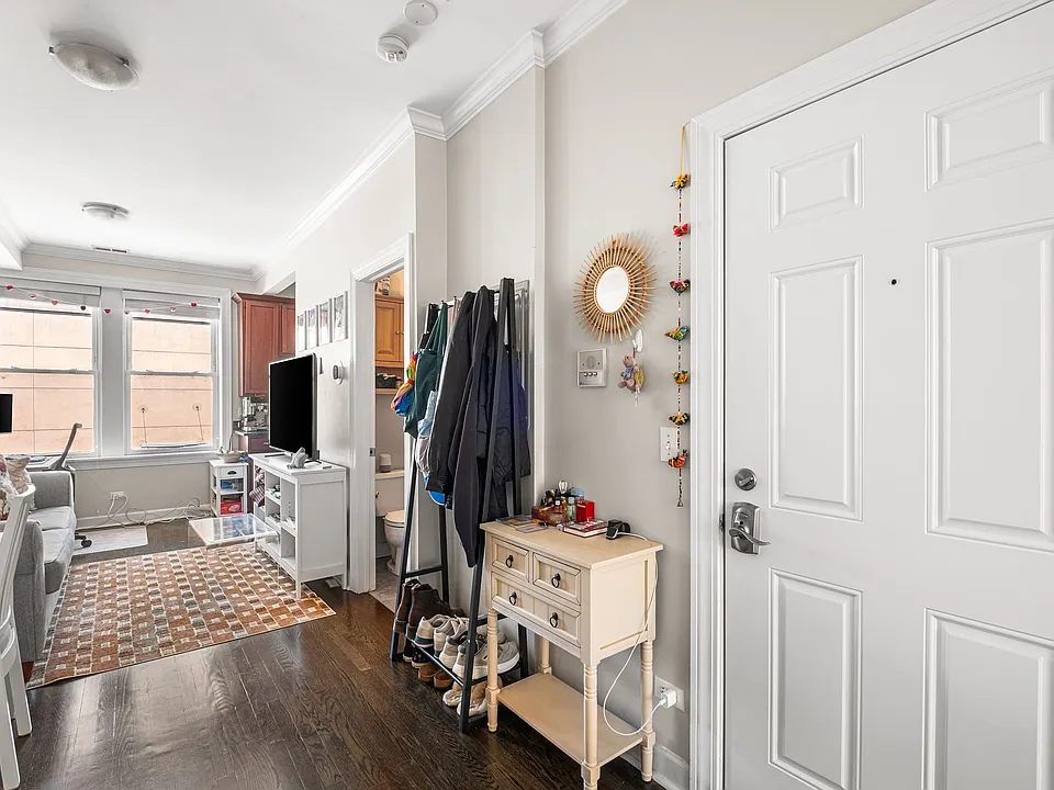 536.5 W Belmont Ave #2S