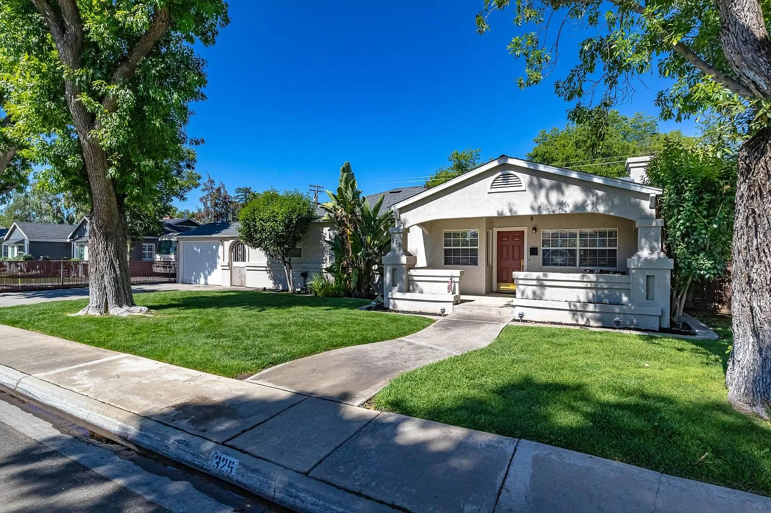 325 Wilson Ave photo 1