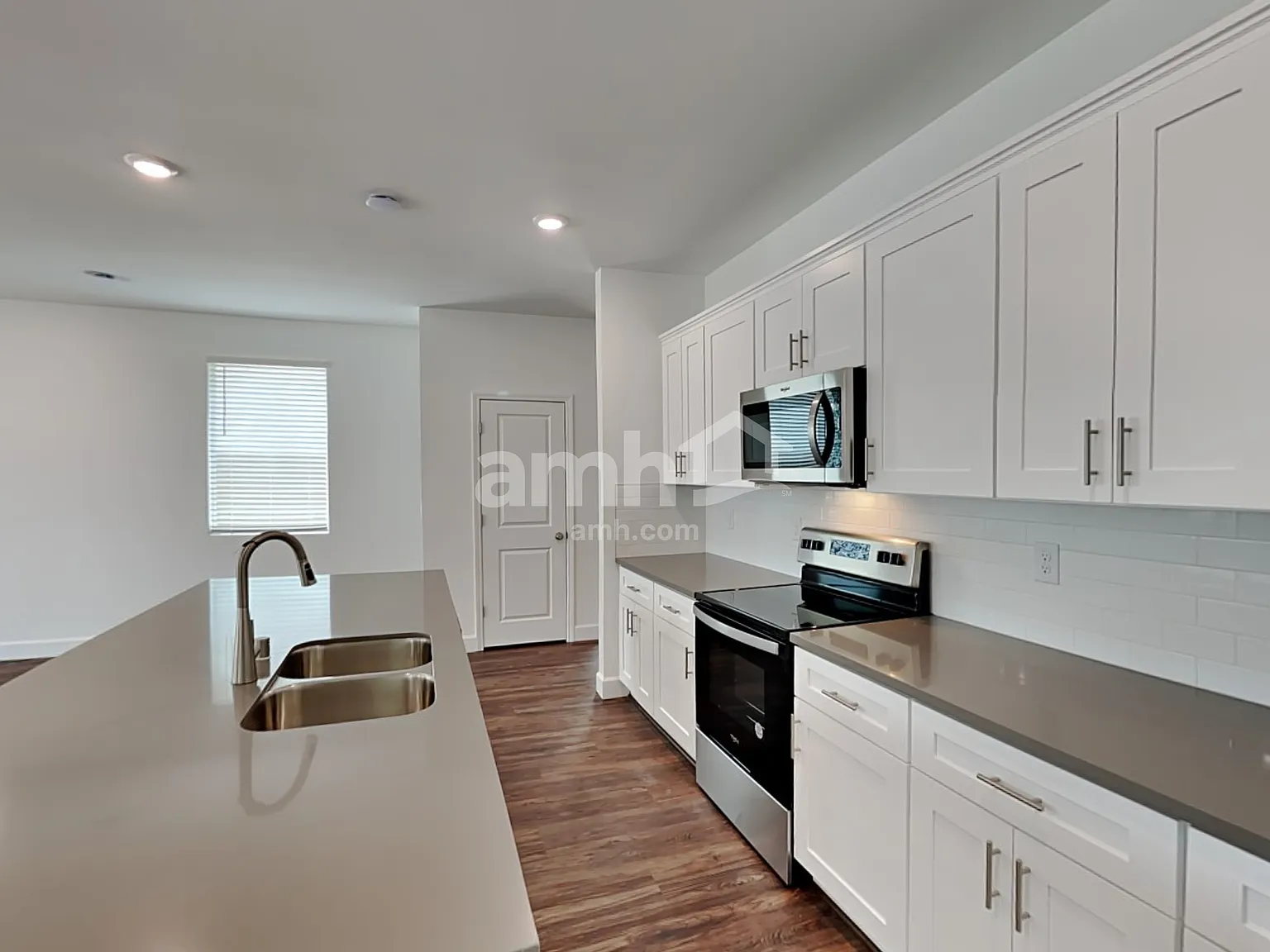 5 bed, 3.0 bath, 2407 sqft, $2,600 — Photo 4