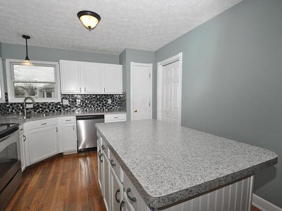 3rd image of 131 Winesap St SW