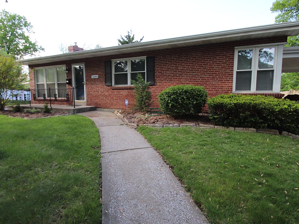 Front of the house- corner of Hanley and Teasdale - great location