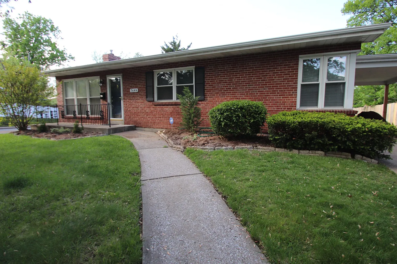 7489 Teasdale Ave photo 1