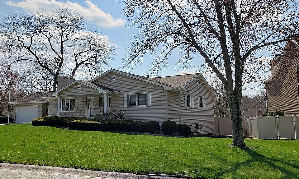 1st image of 11 Cambridge Ct