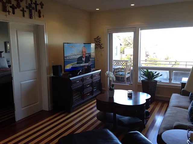 1 Saturn St — Photo 1