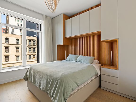 5th image of 555 W 22nd St #4BW