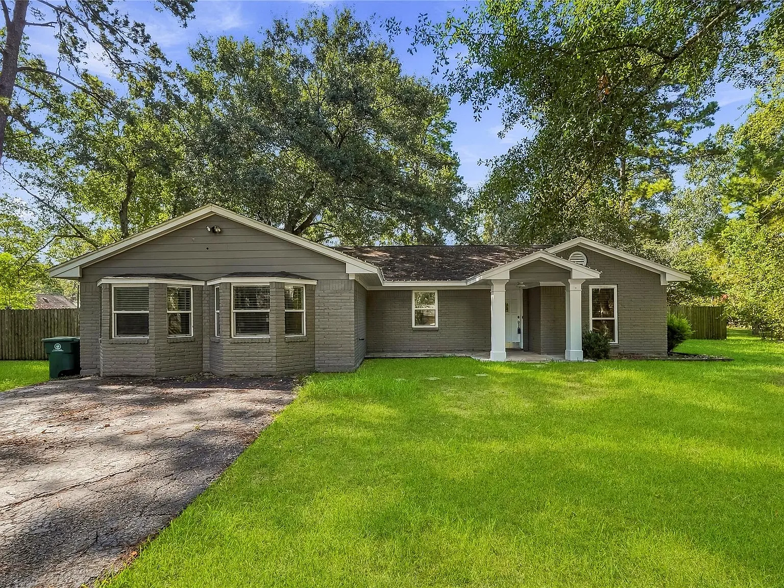 4 bed, 2.0 bath, 2100 sqft, $2,800 — Photo 1