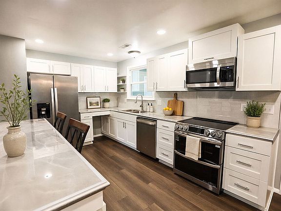 5th image of 2106 Beck Dr