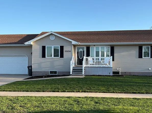 1104 E 9th St, Storm Lake, IA 50588