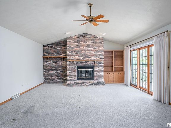 5th image of 2809 32nd Avenue Dr #19