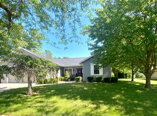 1414 Heather Dr, Mahomet, IL 61853