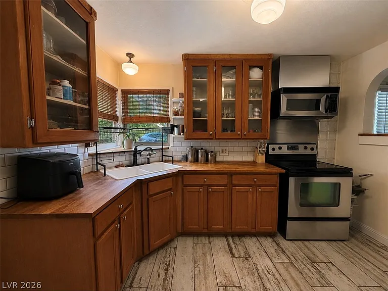 1037 Bracken Ave — Photo 16