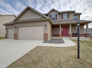 1621 Hunters Ridge Ct, Mahomet, IL 61853