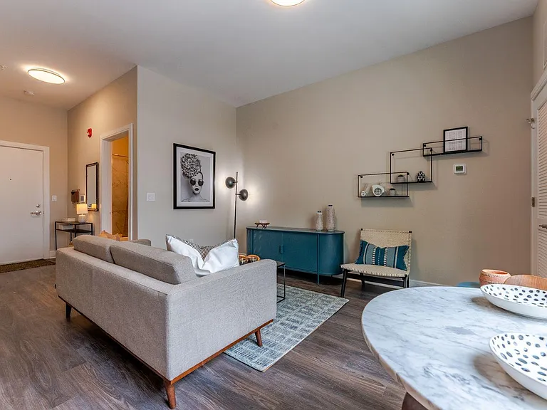 310 Madison Ave — Photo 5