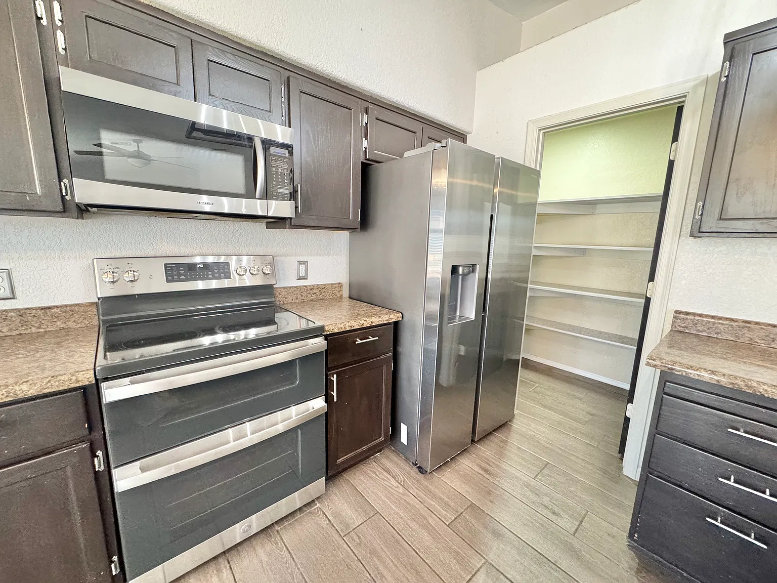 4 bed, 1728 sqft, $2,200 — Photo 3