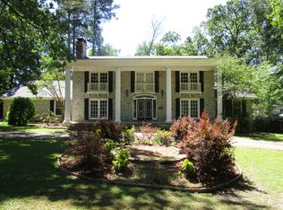1027 Honeysuckle Rd, Magnolia, AR 71753