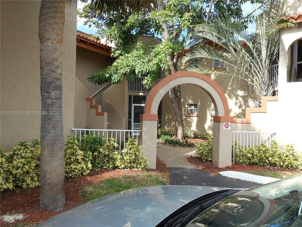 301 SW 86th Ave APT 102, Hollywood, FL - View 2
