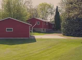 910 Golf Course Rd NW, Hutchinson, MN 55350