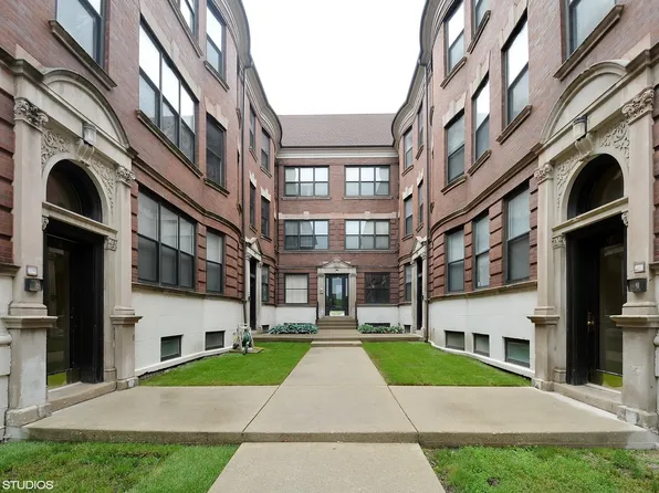 3702 S King Dr APT 2E, Chicago, IL 60653