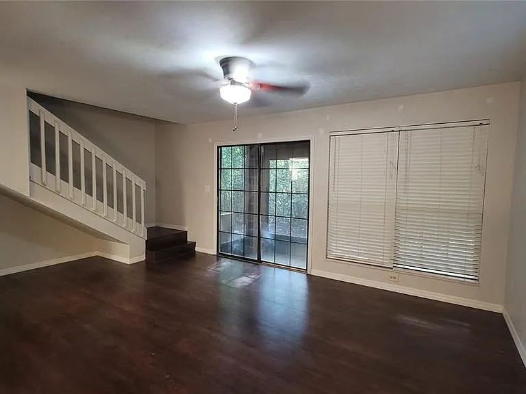 819 SW 57th Ter — Photo 3
