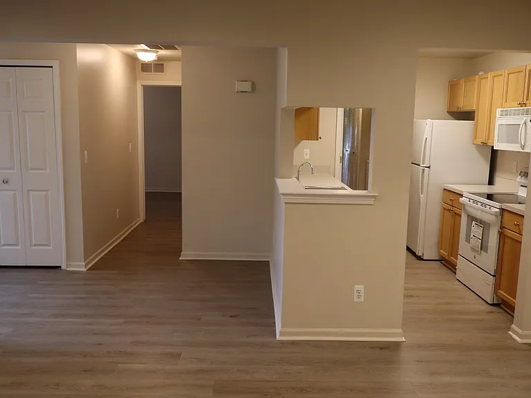4580 Berkshire Dr — Photo 14