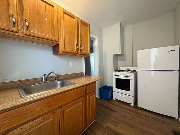 3rd image of 470 Main St #1AA
