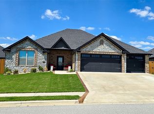 700 Chaparral St, Centerton, AR 72719