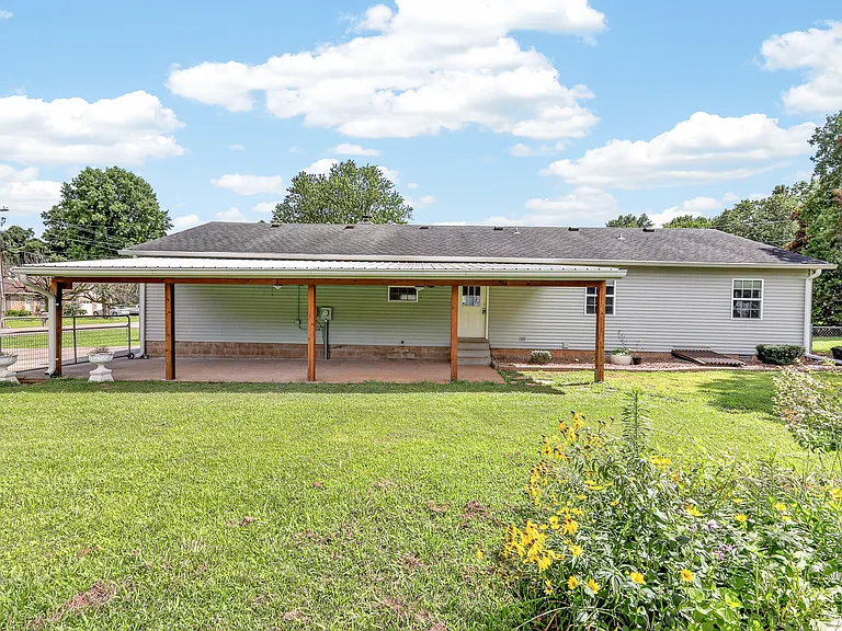 2504 Angelyn Dr — Photo 39